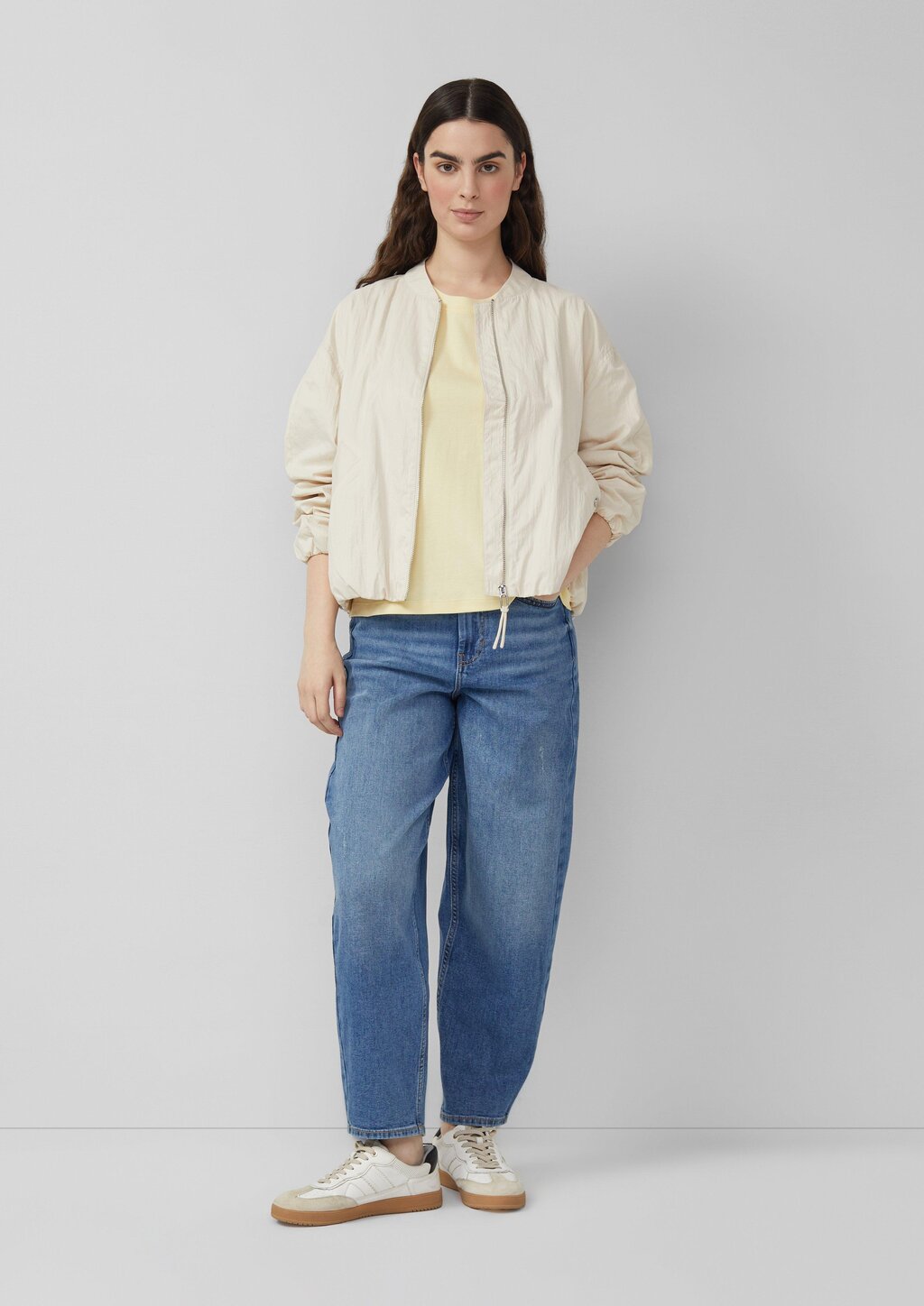 Verkürztes Baumwoll-T-Shirt mit Artwork