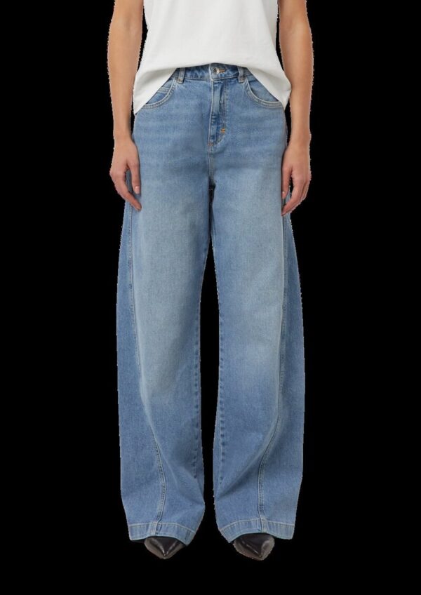 Extra High Waist-Denim mit vorverlegter Naht