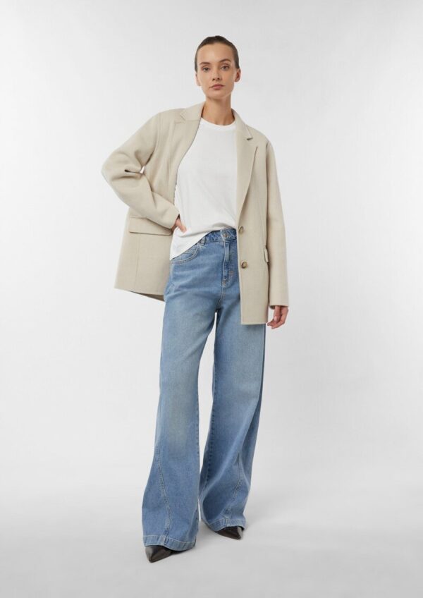 Extra High Waist-Denim mit vorverlegter Naht