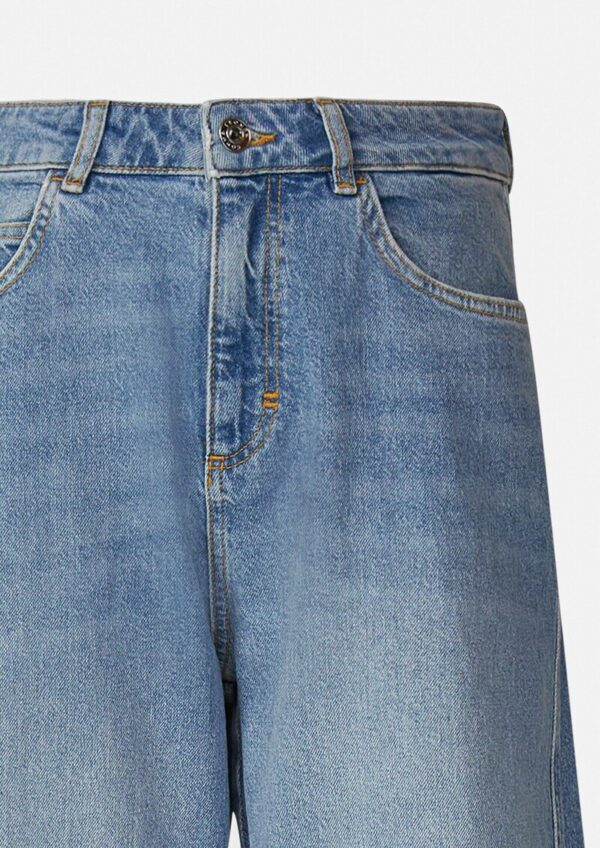 Extra High Waist-Denim mit vorverlegter Naht