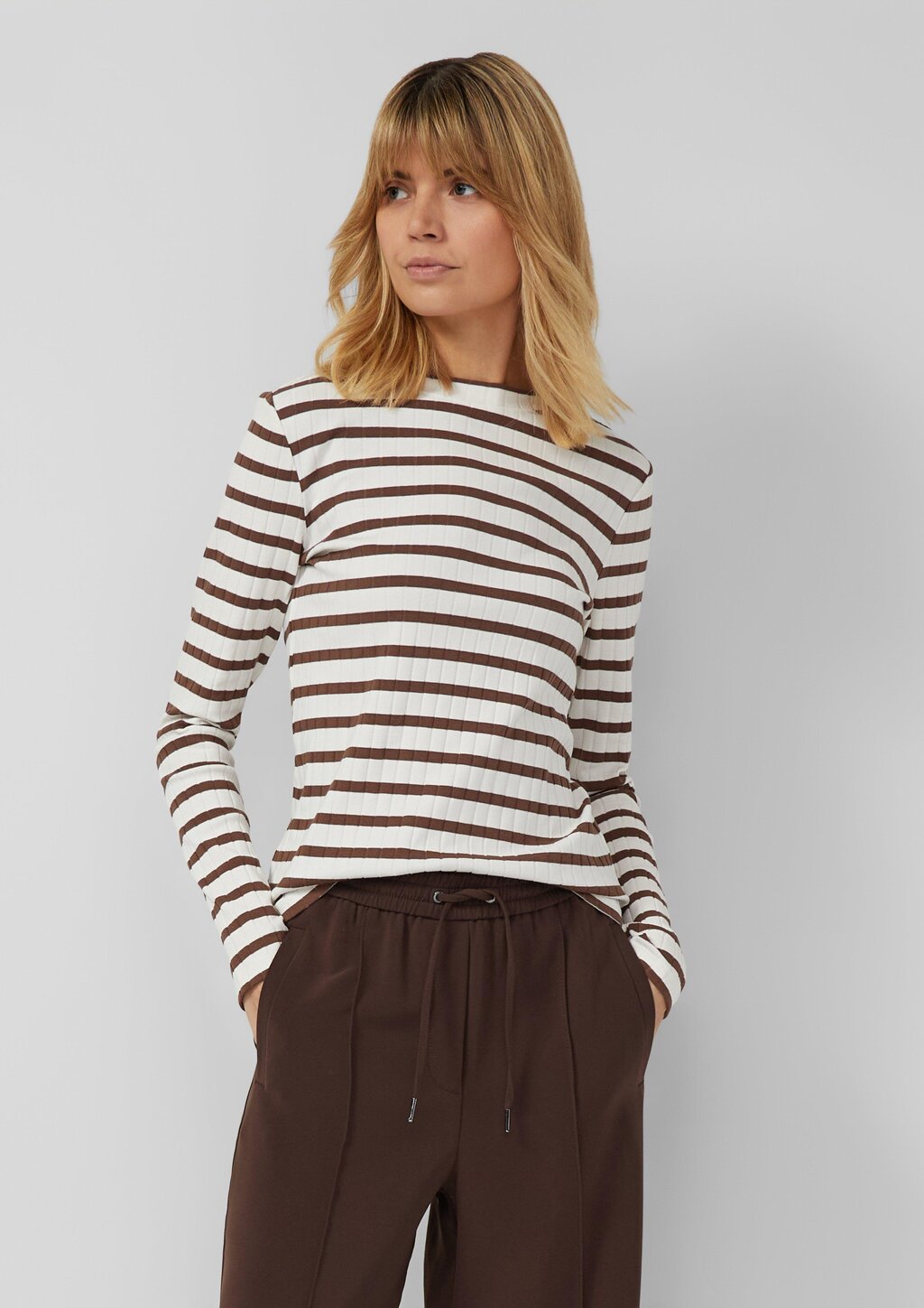 Geripptes Langarmshirt im Slim Fit