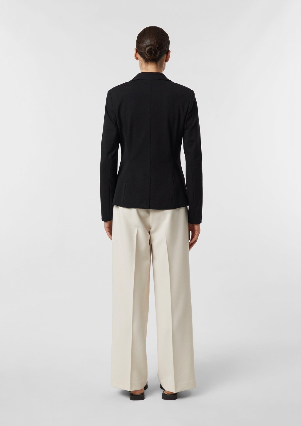 Taillierter Blazer aus weichem Jersey mit Reißverschlusstaschen