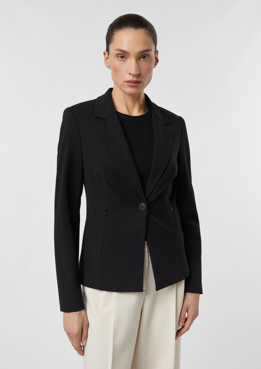 Taillierter Blazer aus weichem Jersey mit Reißverschlusstaschen