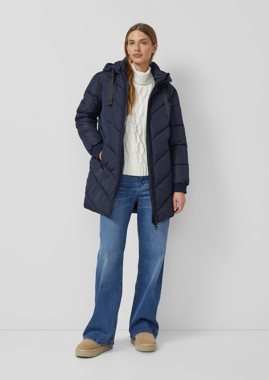 Mantel mit Steppmuster und Kapuze