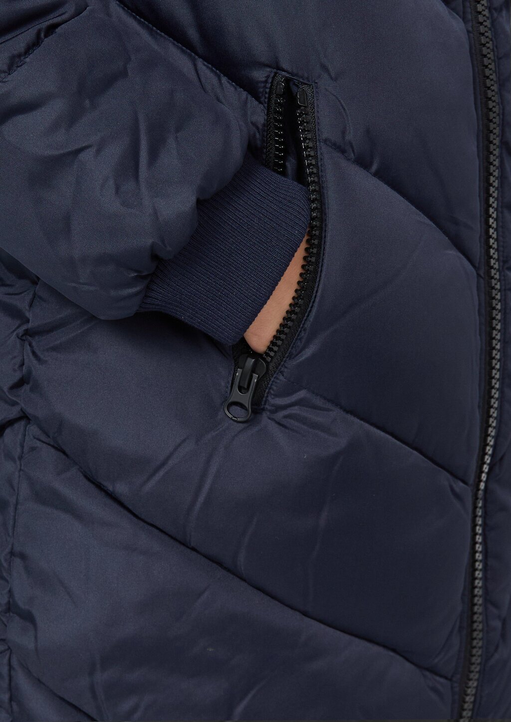 Mantel mit Steppmuster und Kapuze