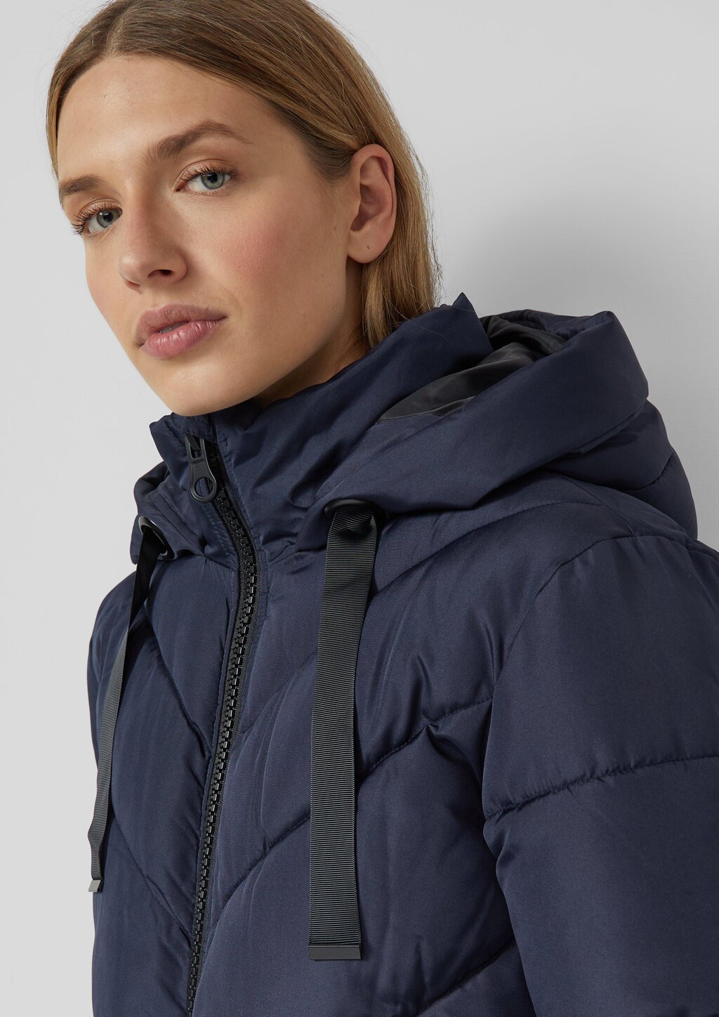 Mantel mit Steppmuster und Kapuze