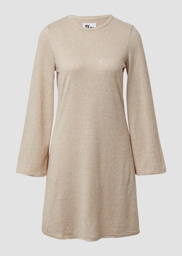 Bequemes Strickkleid mit leicht ausgestelltem Saum