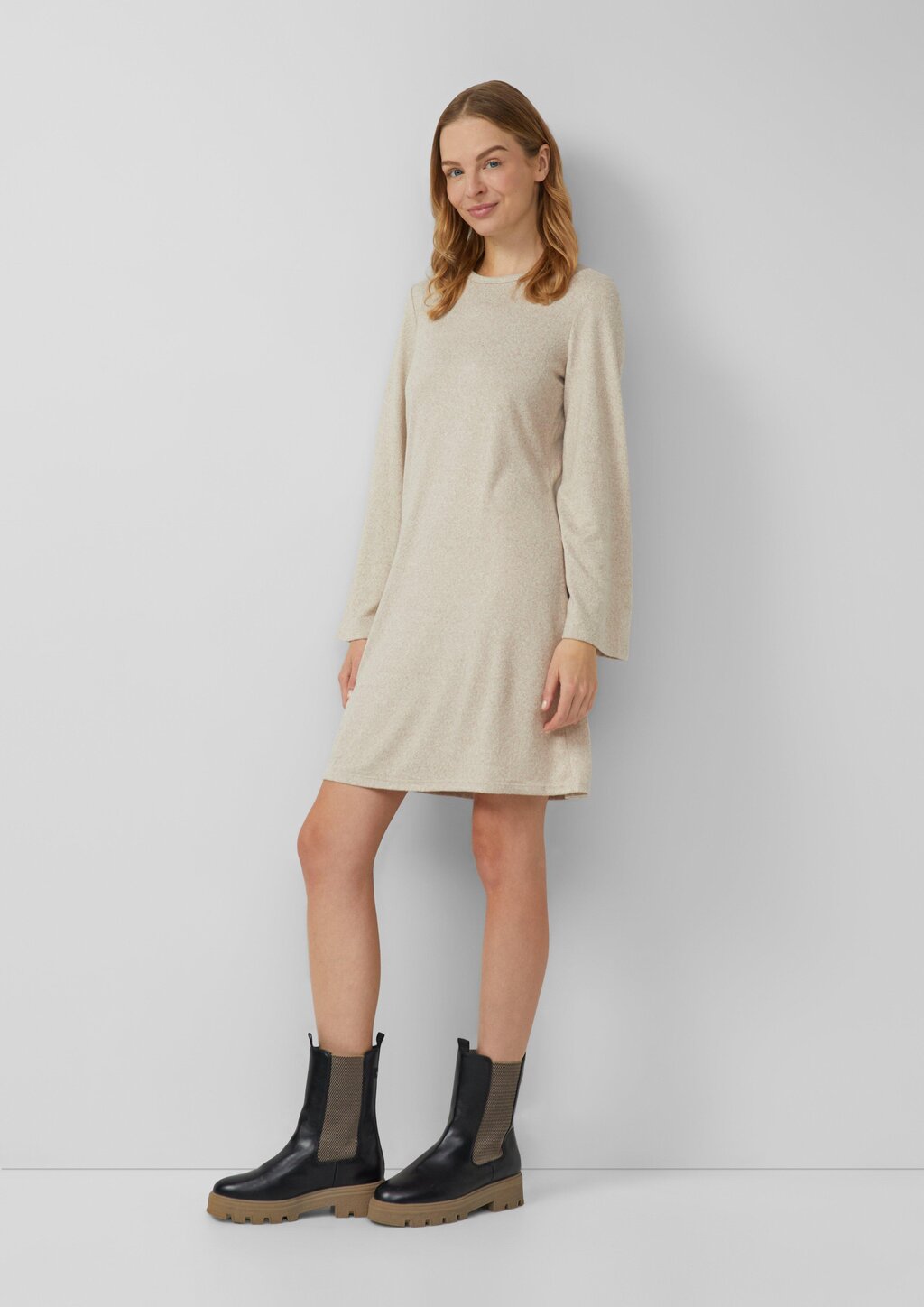 Bequemes Strickkleid mit leicht ausgestelltem Saum