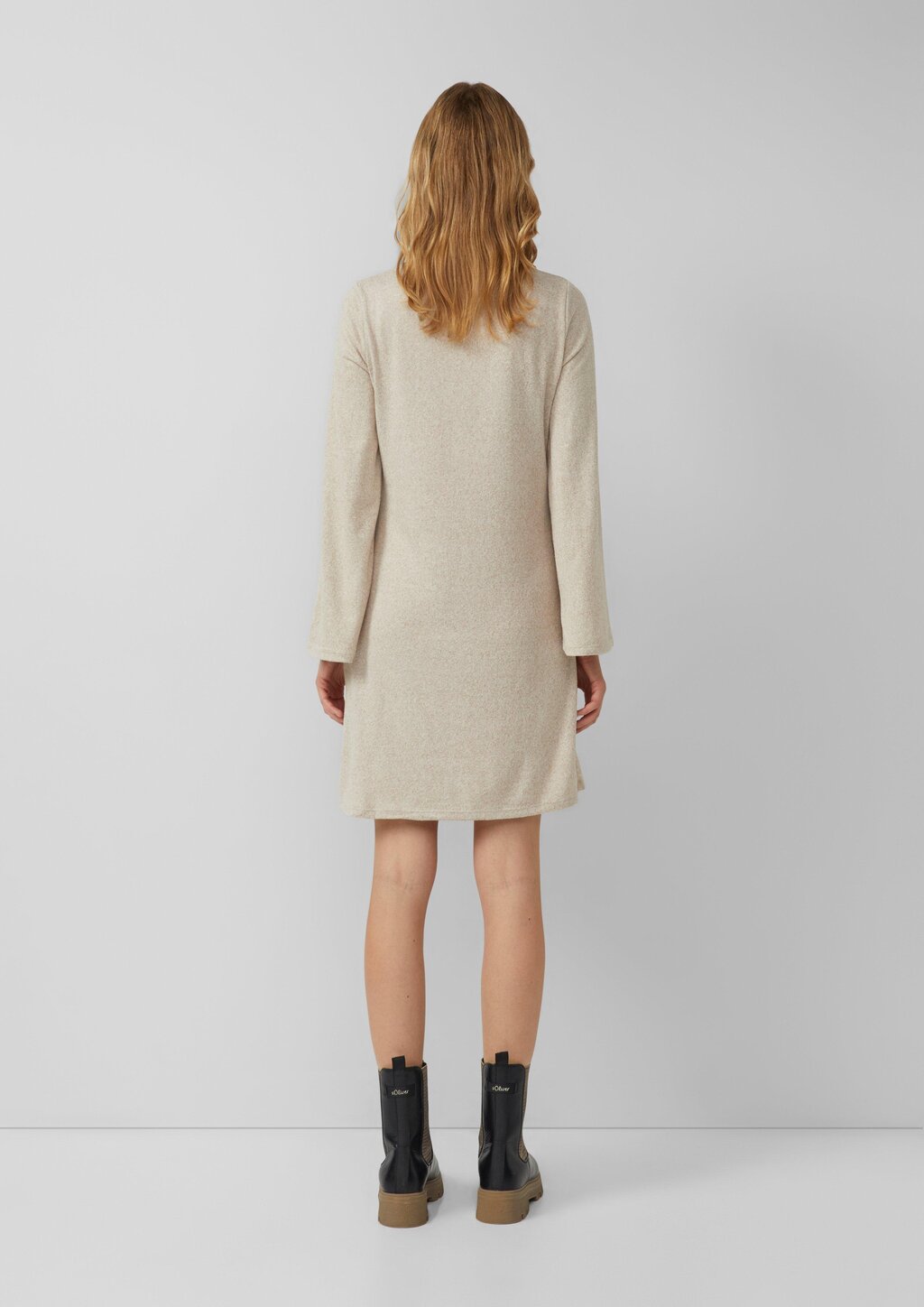 Bequemes Strickkleid mit leicht ausgestelltem Saum