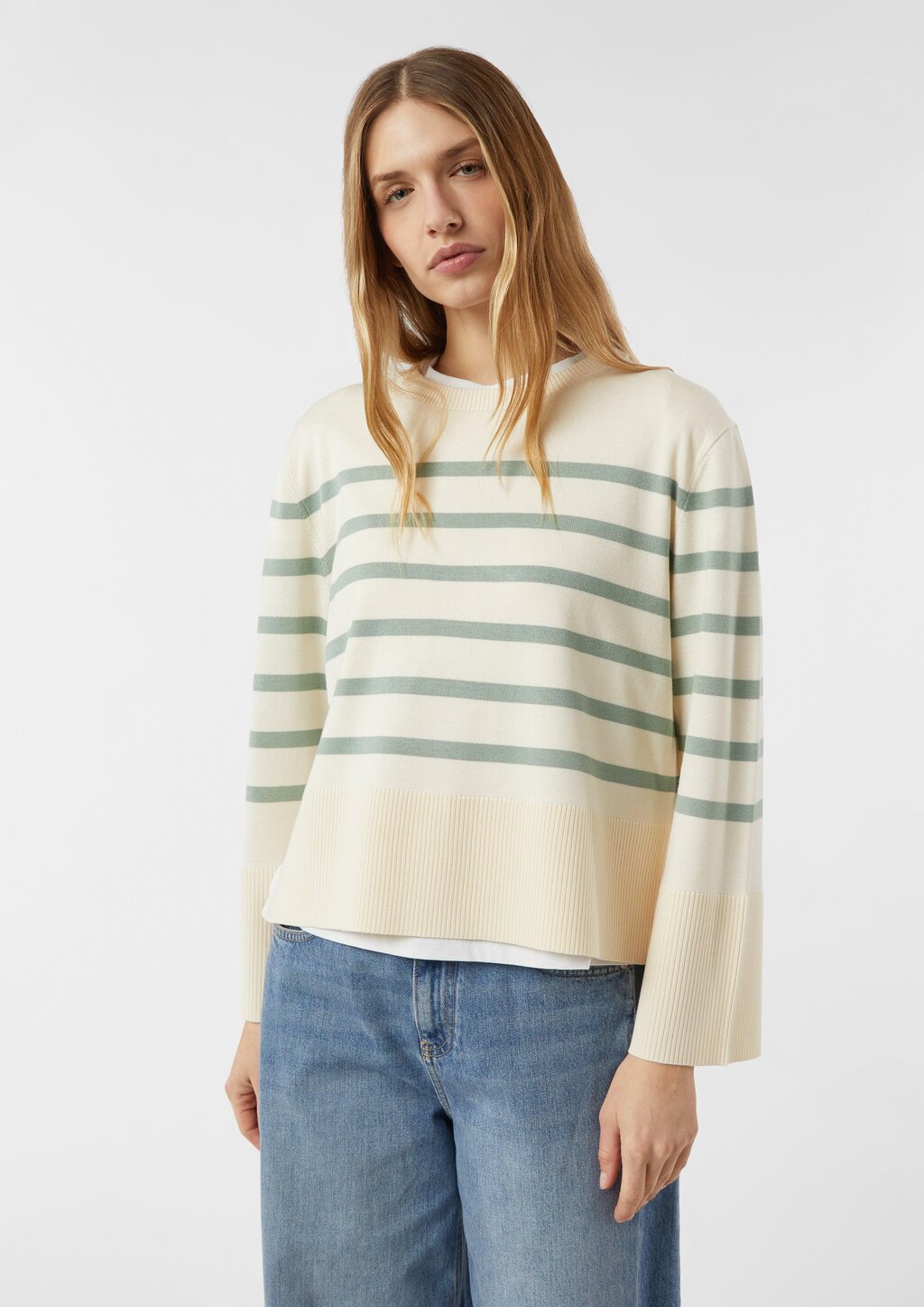 Streifenpullover mit weiten Ärmeln