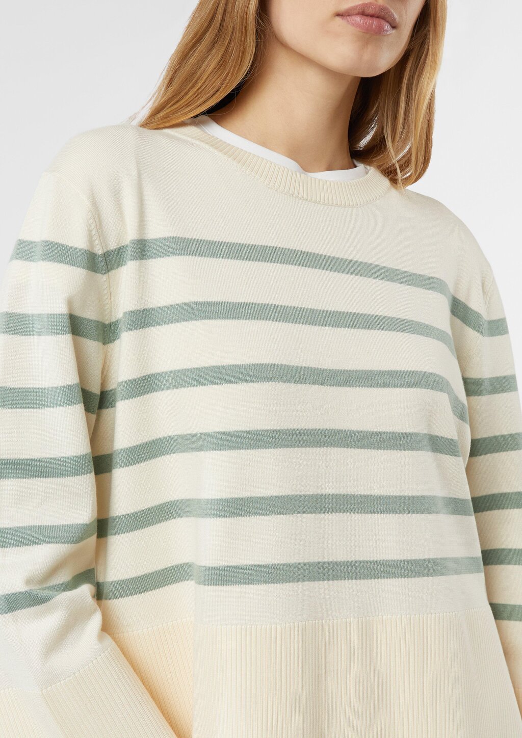 Streifenpullover mit weiten Ärmeln