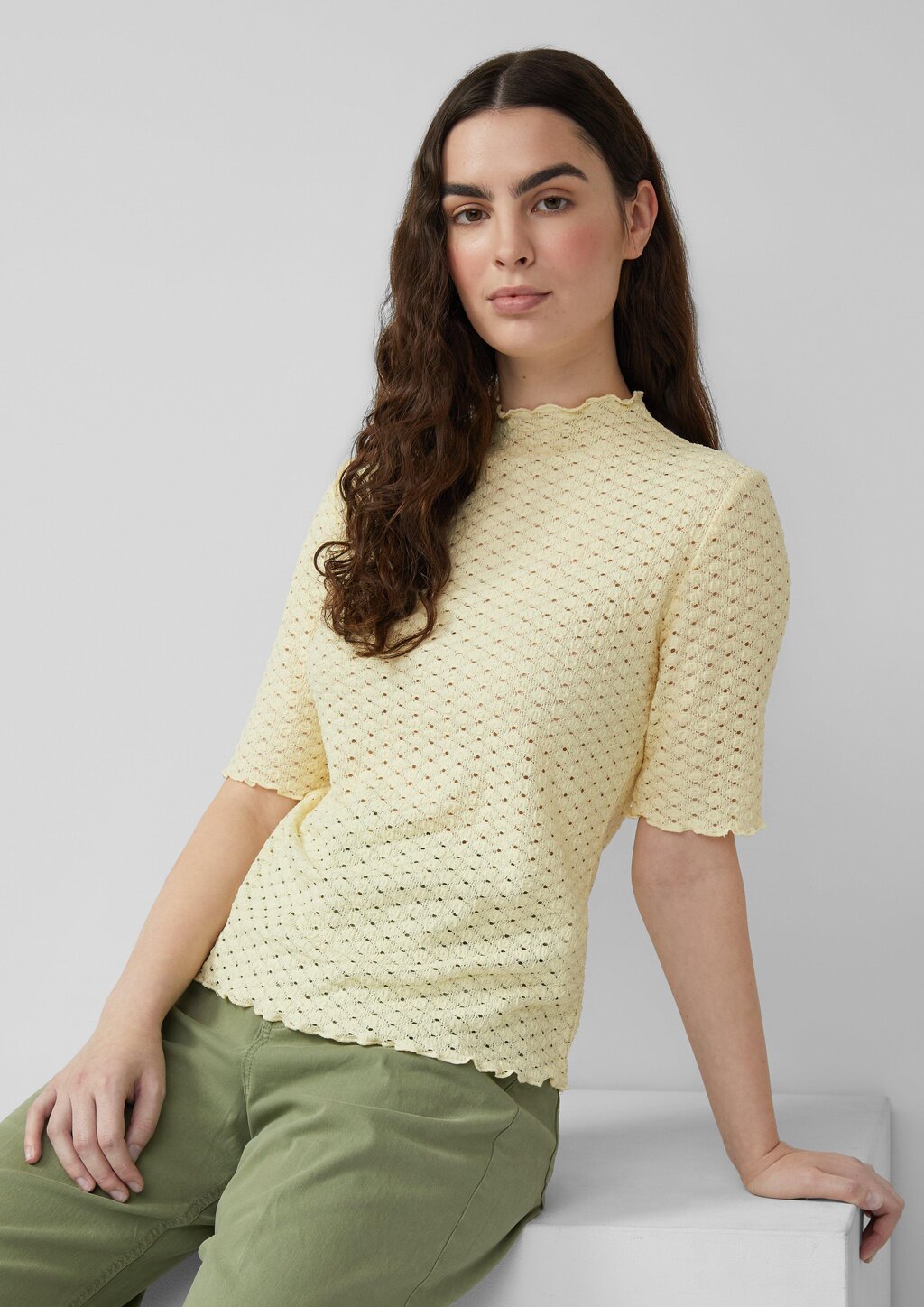T-Shirt aus Lochspitze mit Wellenkante