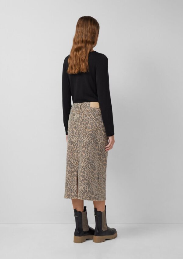 Denimrock in Midilänge mit Leo-Print