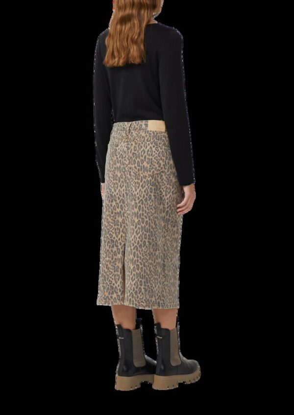 Denimrock in Midilänge mit Leo-Print