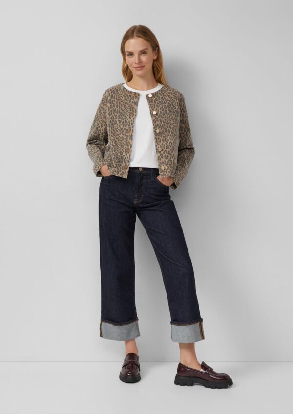 Verkürzte Denimjacke mit Leoprint