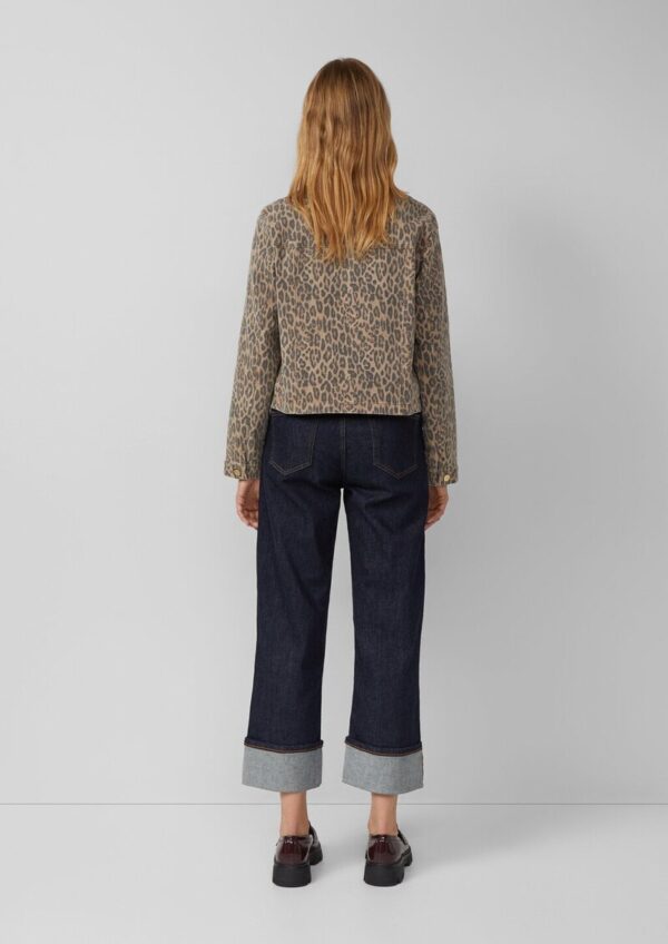 Verkürzte Denimjacke mit Leoprint