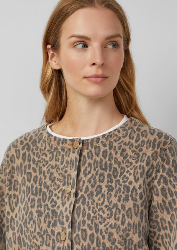 Verkürzte Denimjacke mit Leoprint