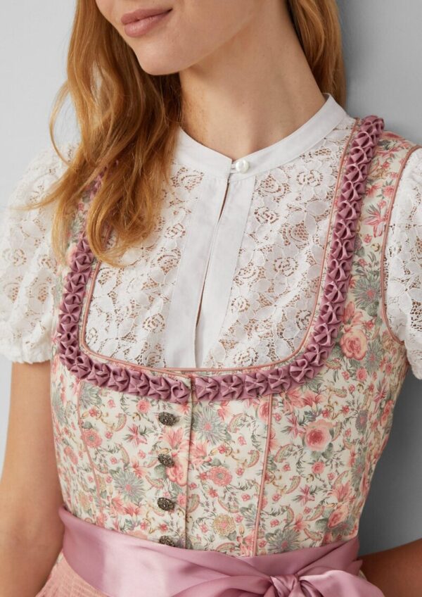 Verspieltes Dirndl mit Bluse | Volksfest