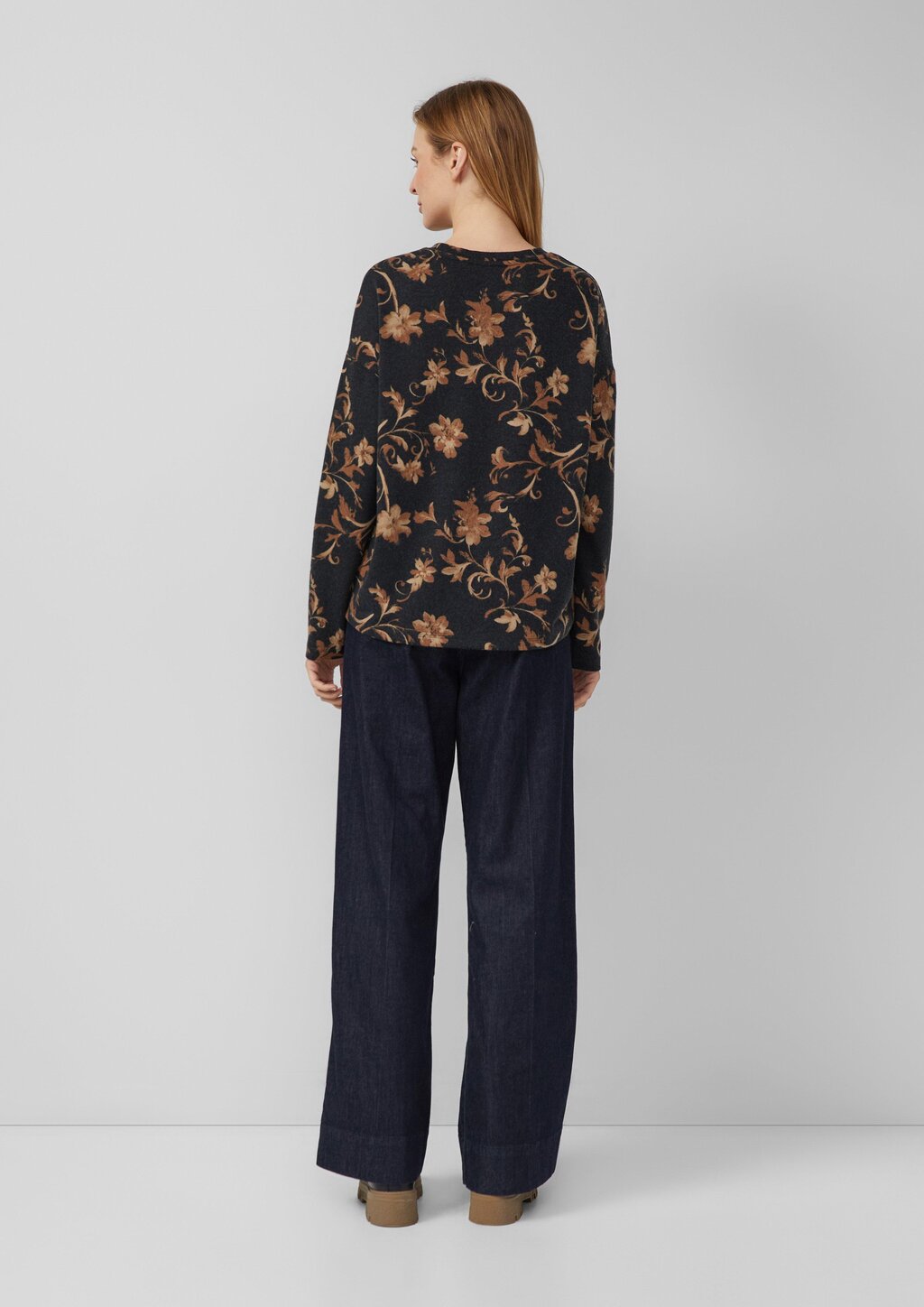 Leichter Pullover mit floralem All-over-Print