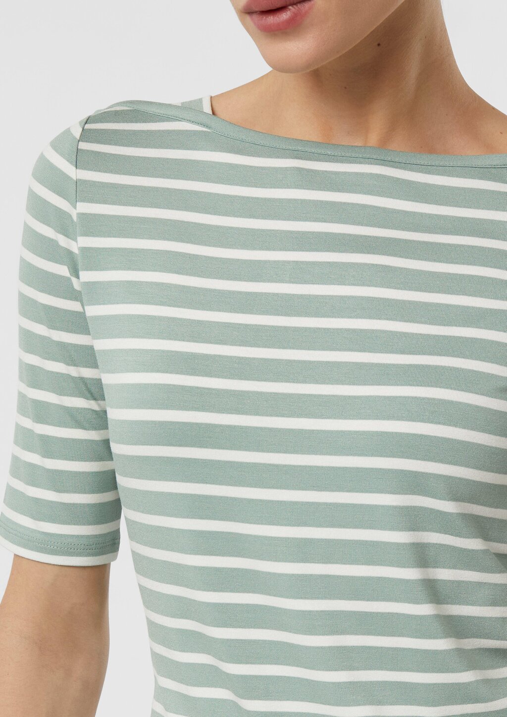 Feminines Streifenshirt aus Viskosejersey