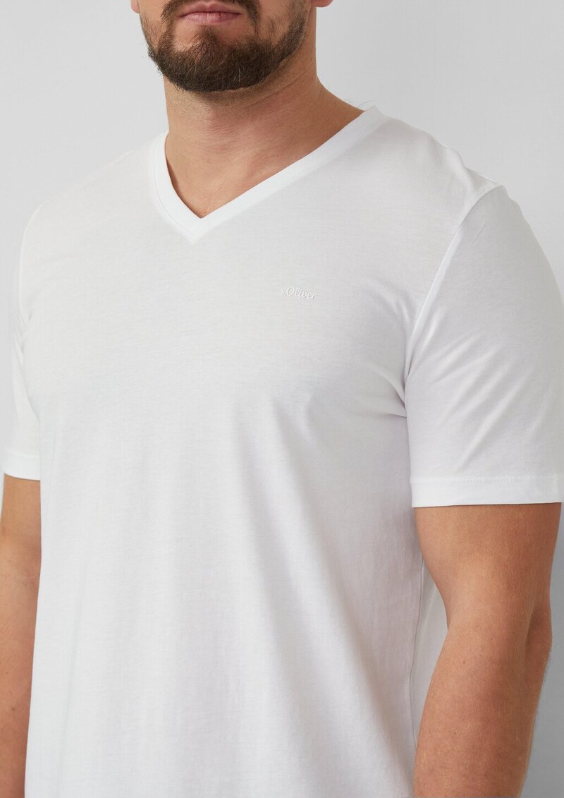 Basic V-Shirt mit Logo-Print auf der Front