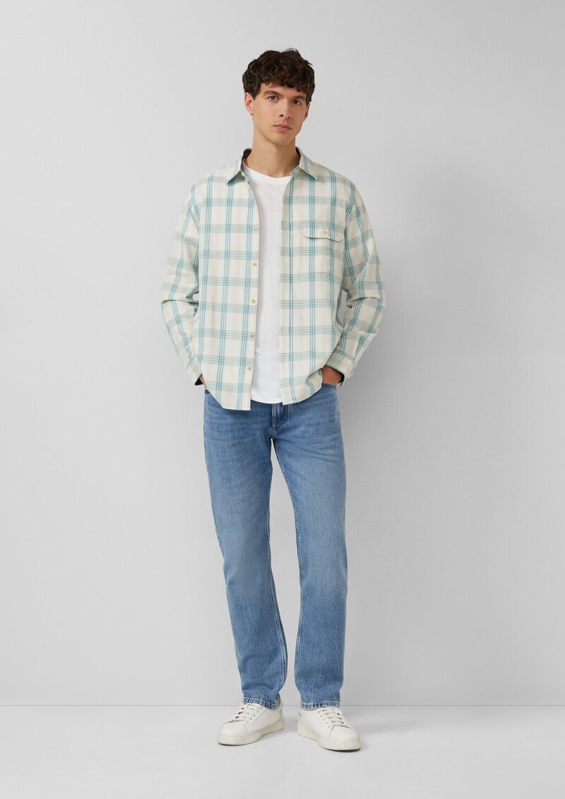 Regular Fit: Fein strukturiertes Karohemd mit Kentkragen und Brusttasche