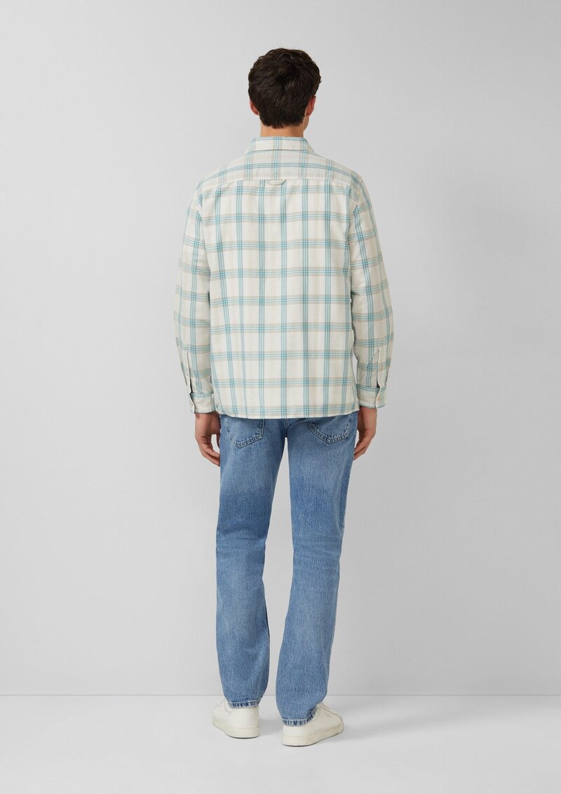 Regular Fit: Fein strukturiertes Karohemd mit Kentkragen und Brusttasche