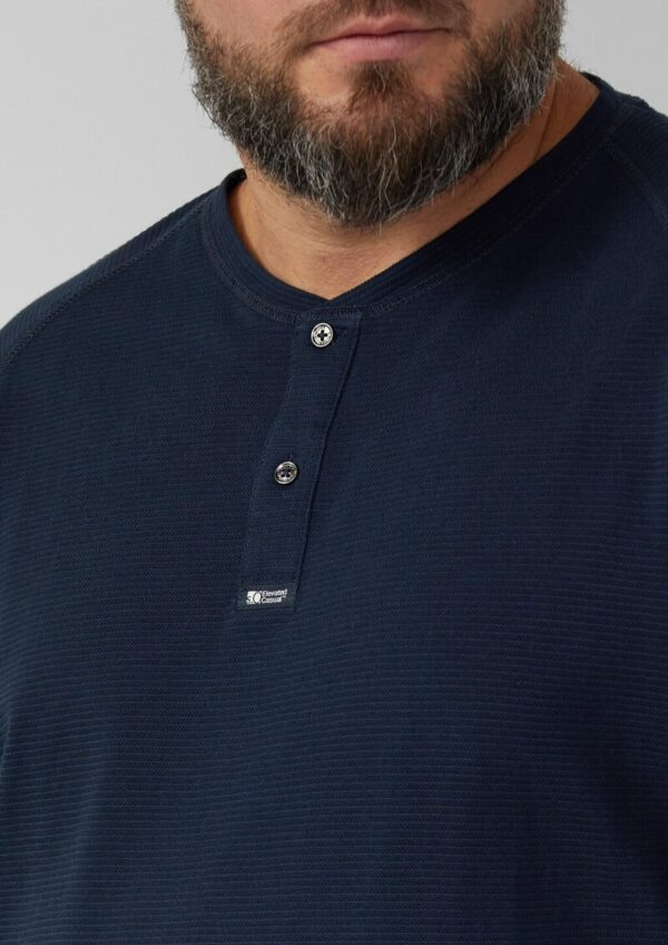 Strukturiertes Langarmshirt mit Henley-Ausschnitt