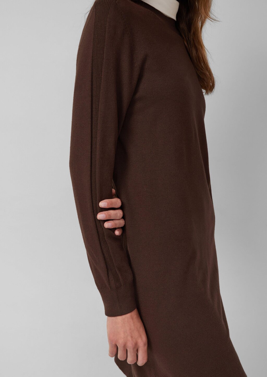 Feinstrickkleid mit Ripp-Detail am Arm