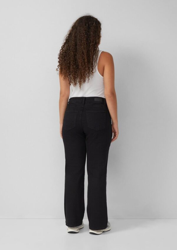 Jeans / Slim Fit / Mid Rise / Bootcut Leg