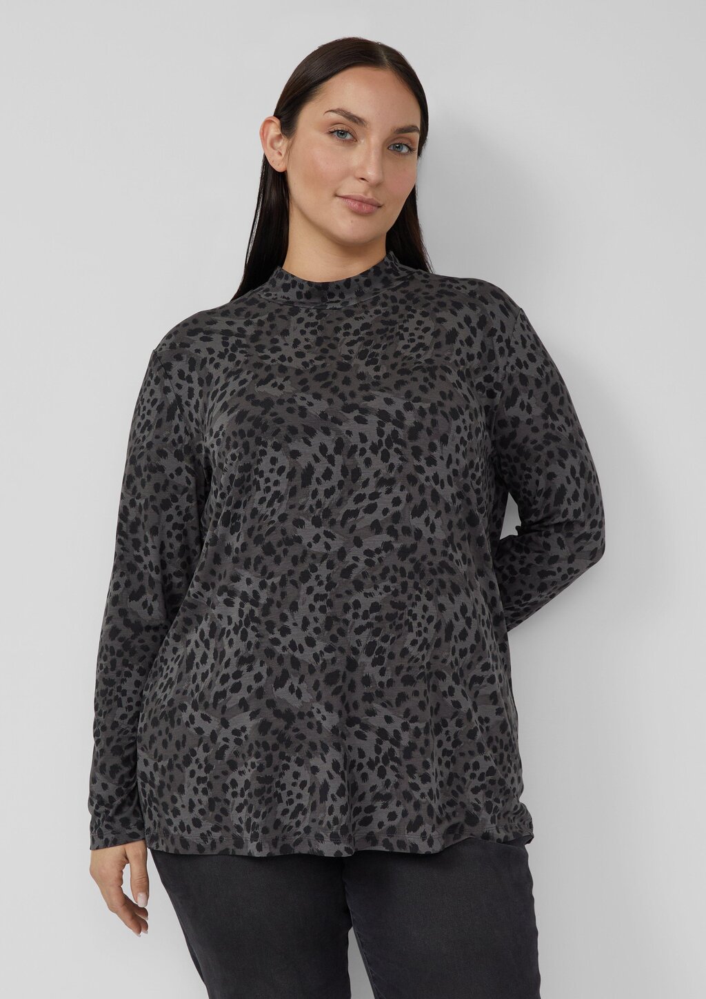 Fließendes Longsleeve mit Stehkragen