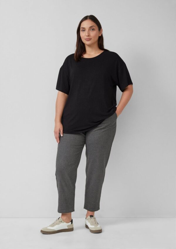 Fließendes T-Shirt mit Glitzersteinen