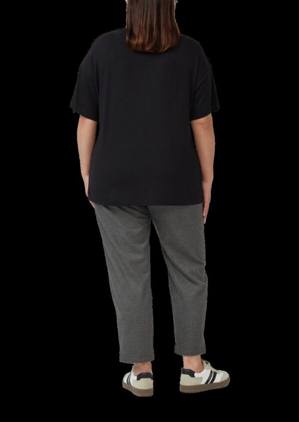 Fließendes T-Shirt mit Glitzersteinen