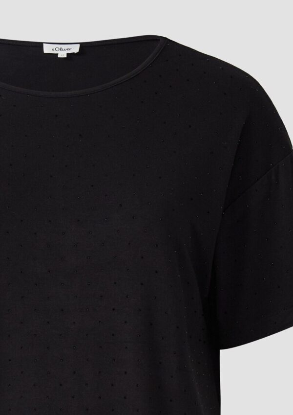 Fließendes T-Shirt mit Glitzersteinen