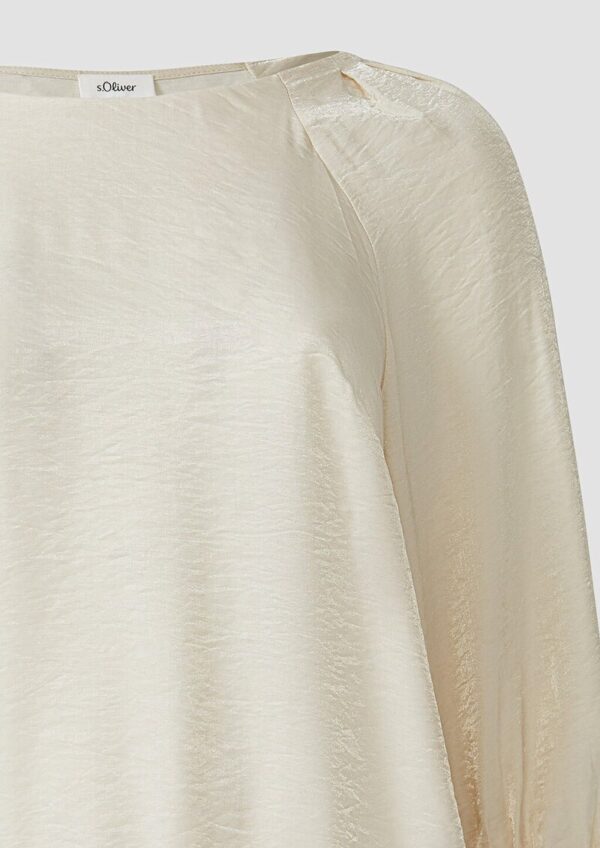 Glänzende Bluse im O-Shape