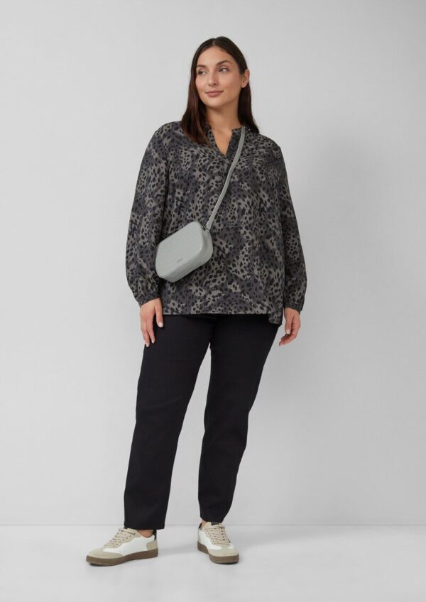 Langarmbluse aus Viskosemix mit Leo-Print