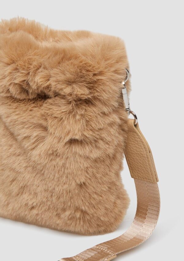 Handytasche aus Fake Fur mit abnehmbarem Schultergut