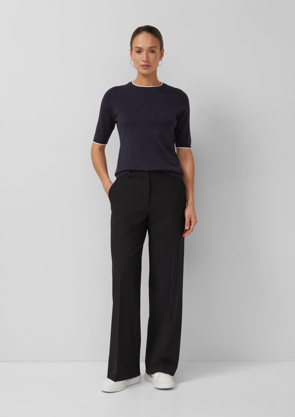 Kurzärmeliger Feinstrickpullover mit Kontrastdetails