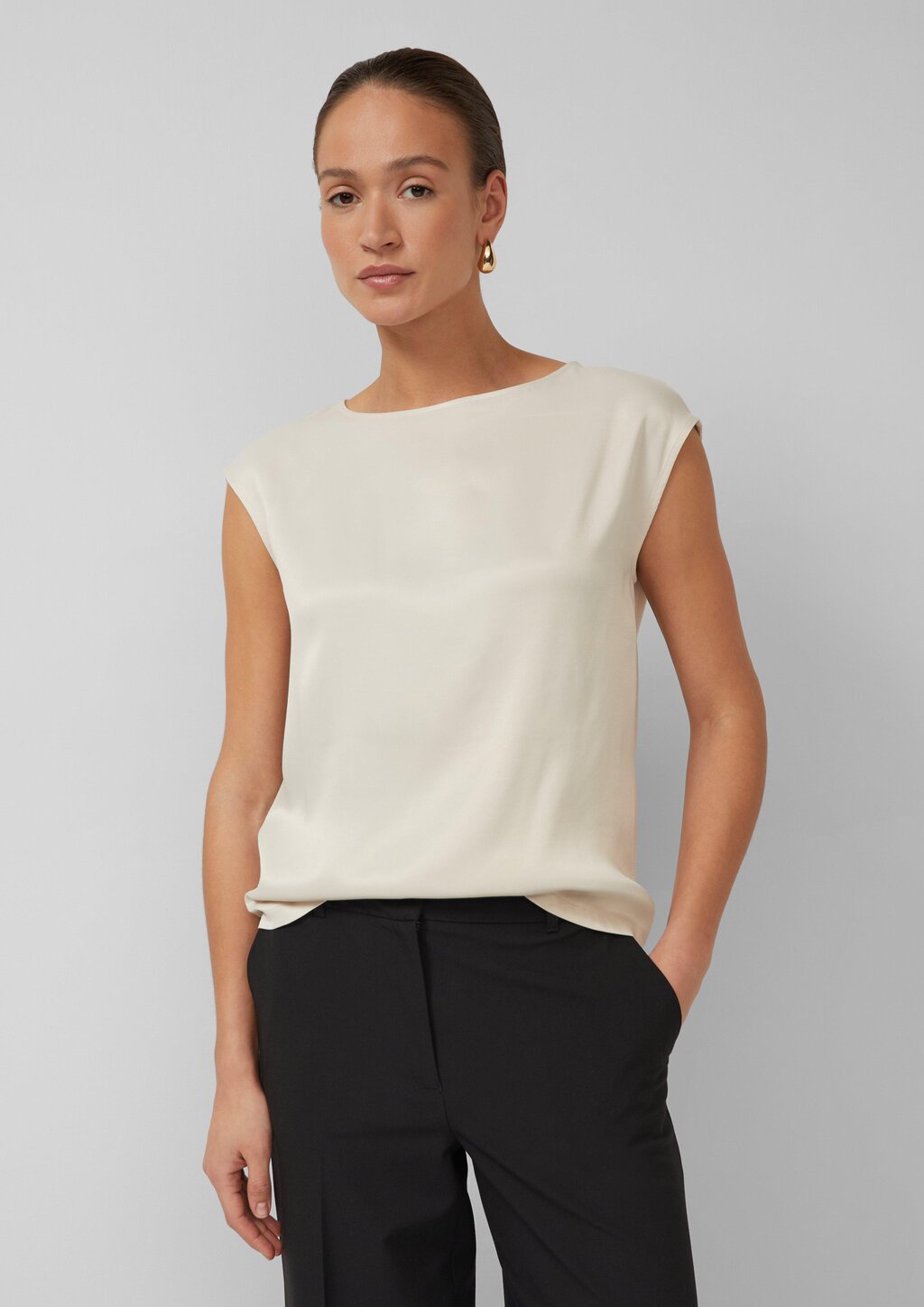 Ärmelloses Viskose-Shirt im Fabricmix