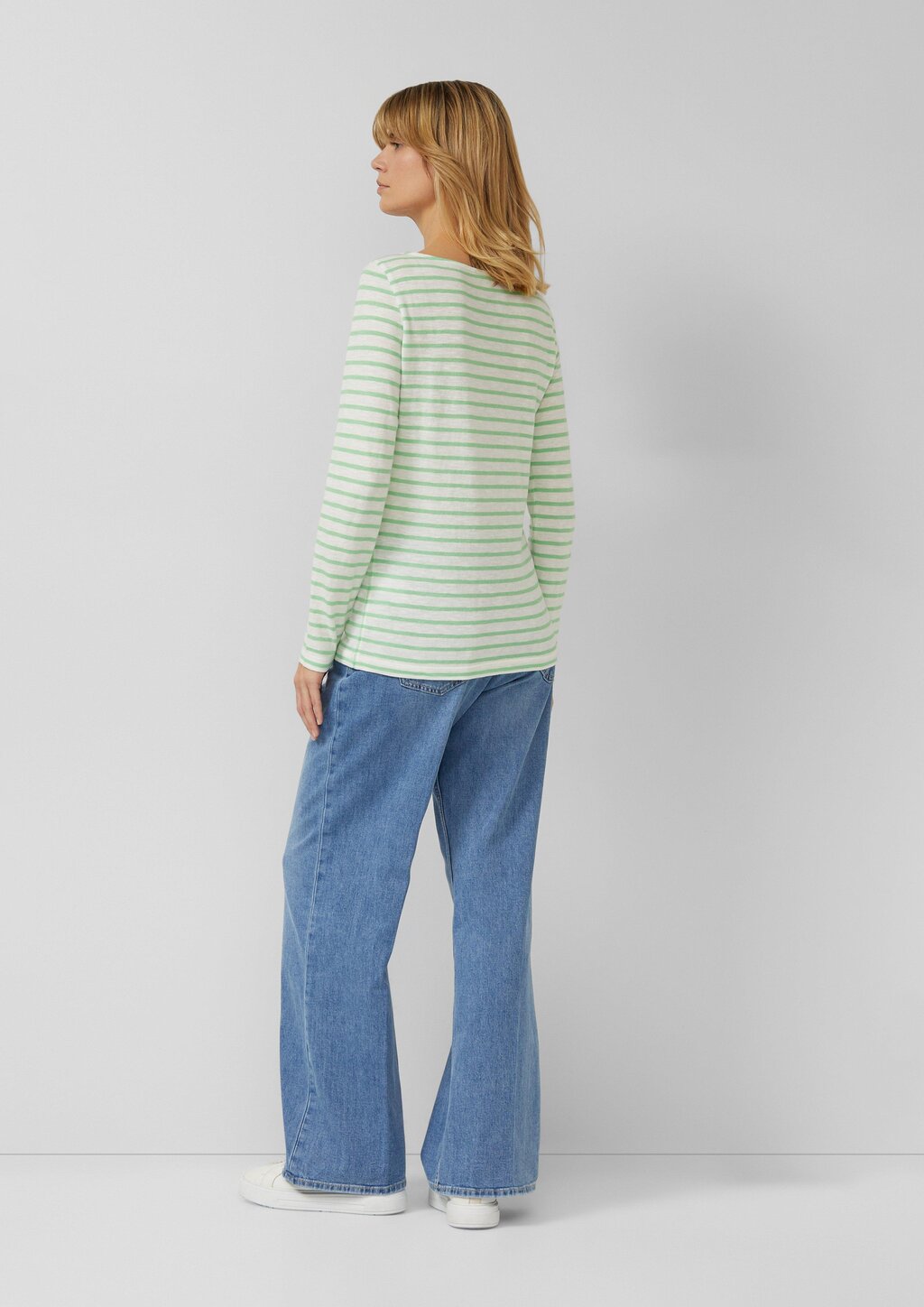 Gestreiftes Langarmshirt aus Flammgarm mit U-Boot-Ausschnitt