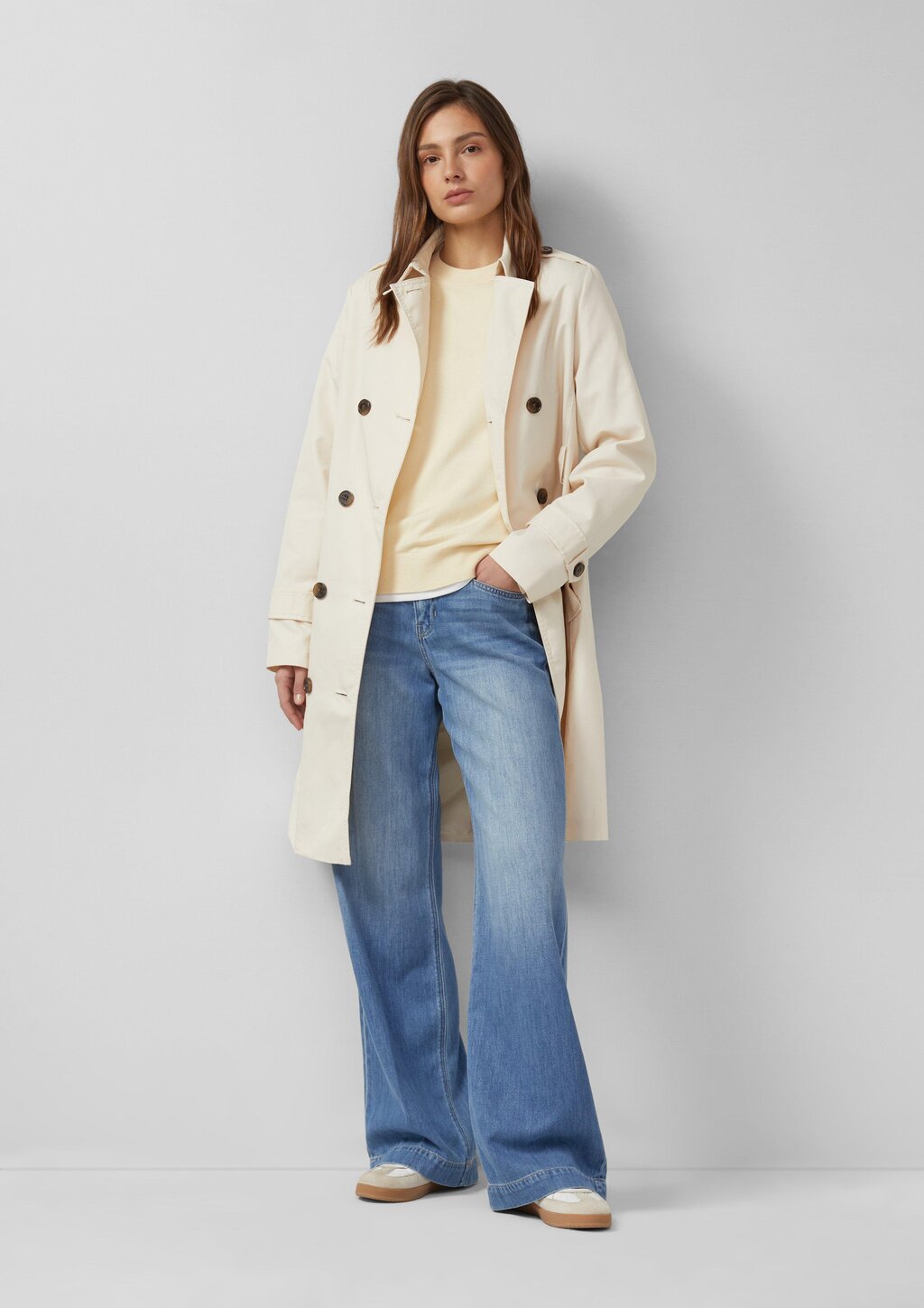 Feinstrickpullover aus Viskosemix mit Zierknöpfen