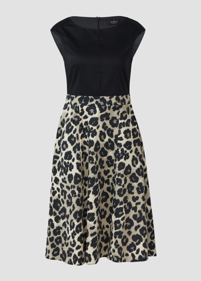 Ausgestelltes Etuikleid mit Leo-Rock