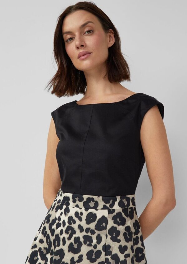 Ausgestelltes Etuikleid mit Leo-Rock