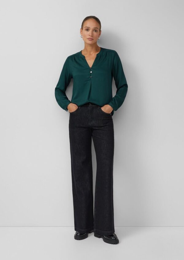 Tunikabluse aus Viskose mit Zierknöpfen