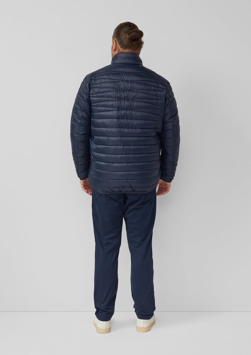 Sportive Steppjacke mit Stehkragen und Innentasche