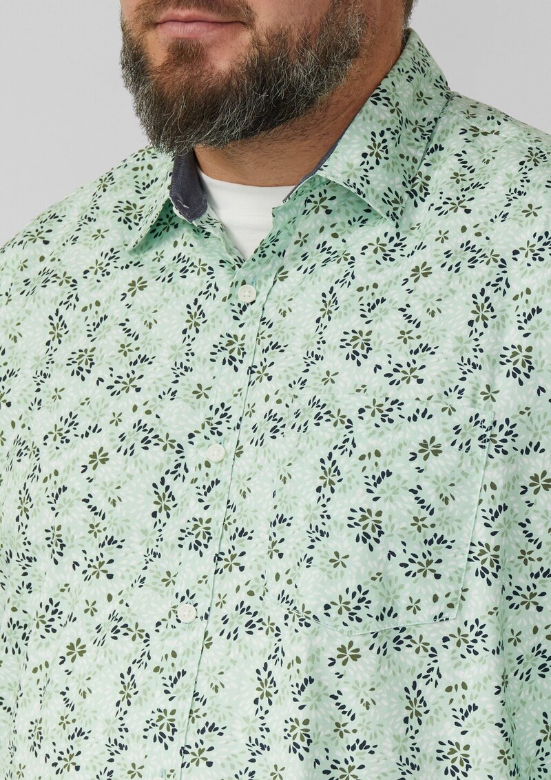 Slim Fit: Langarmhemd mit All-over-Print und Kentkragen