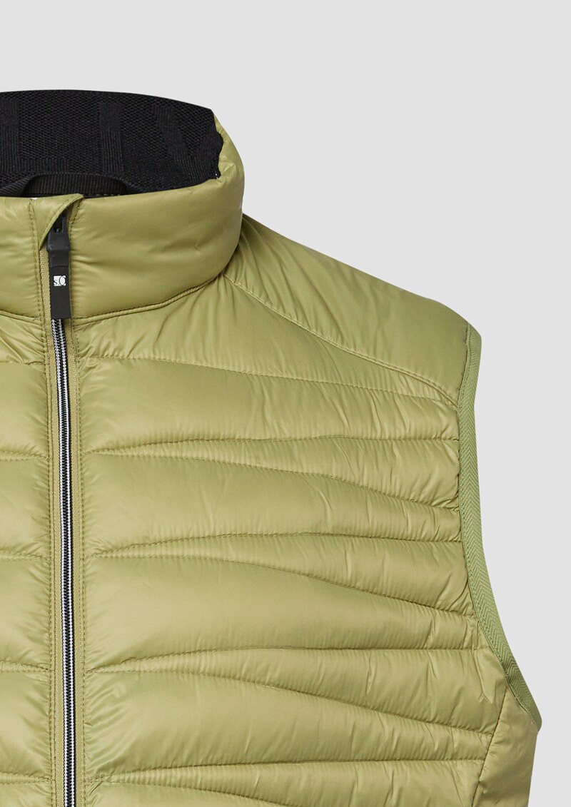 Leichte Steppweste mit Stehkragen und Kontrast-Details