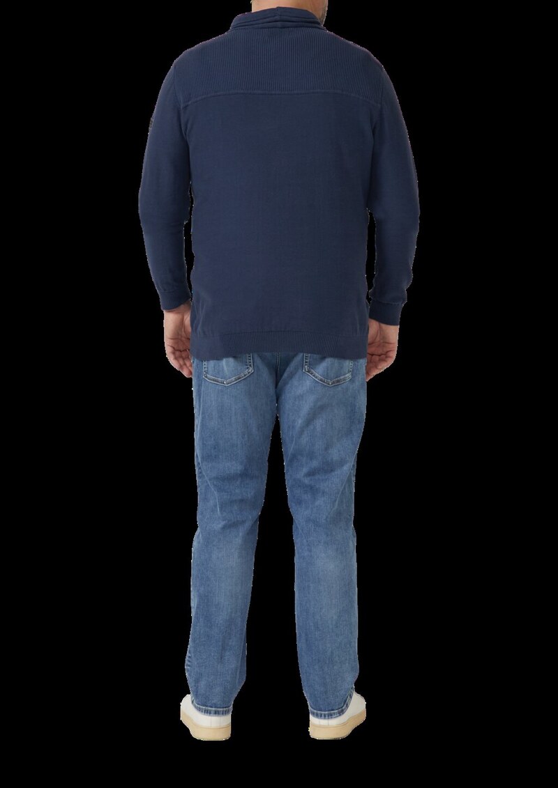 Leichter Pullover mit Snood-Kragen und Logo-Detail