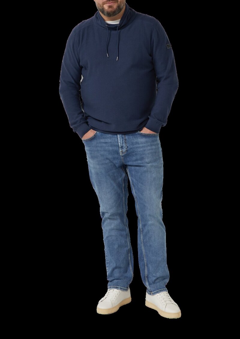 Leichter Pullover mit Snood-Kragen und Logo-Detail