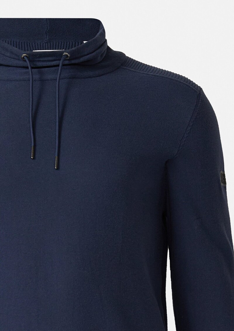 Leichter Pullover mit Snood-Kragen und Logo-Detail